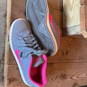 Women’s Nike sneakers 8.5